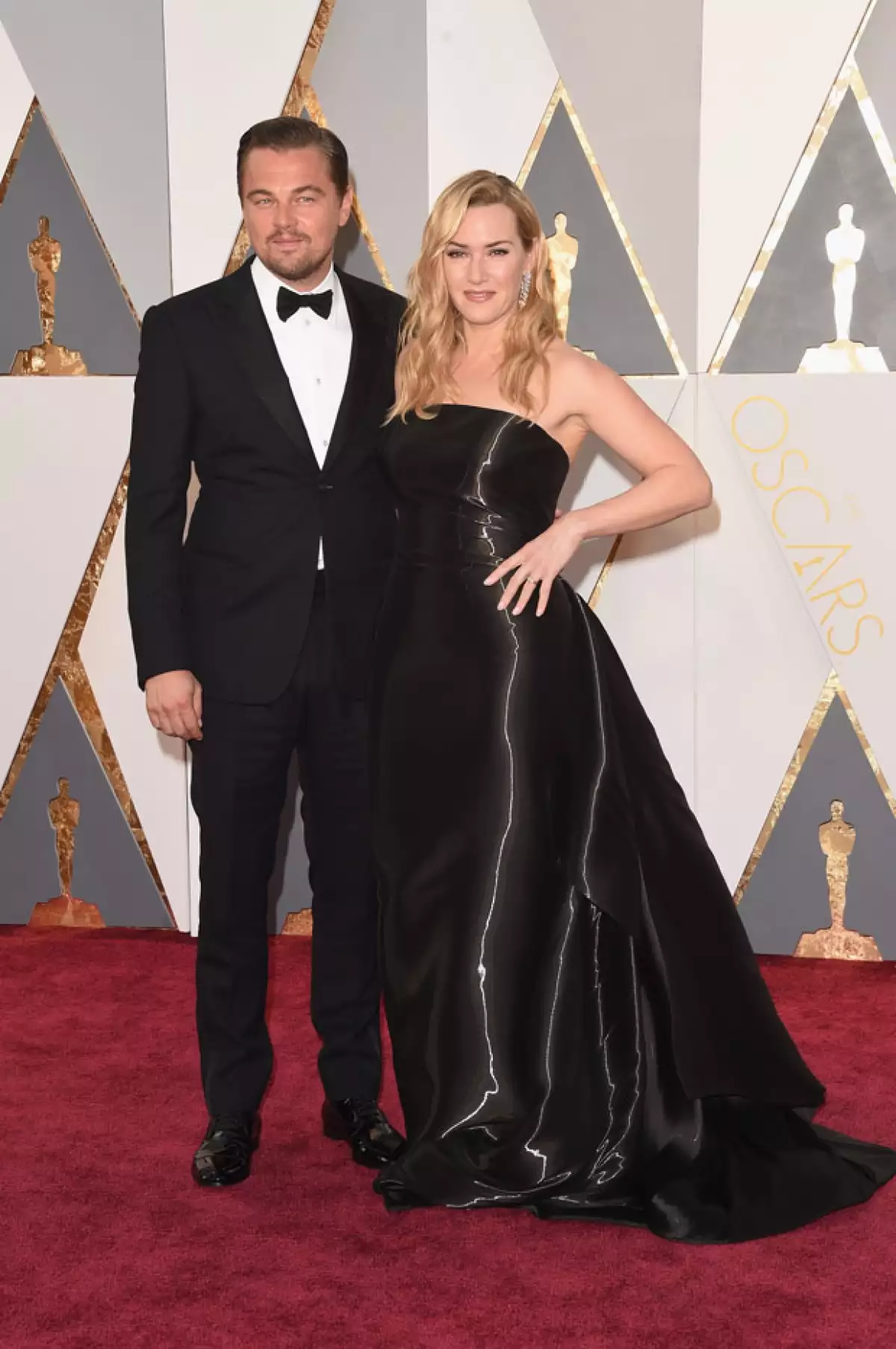 La pareja de actores posó sonriente en la red carpet de la premiación, evidenciando una gran amistad que lleva ya casi 20 años.