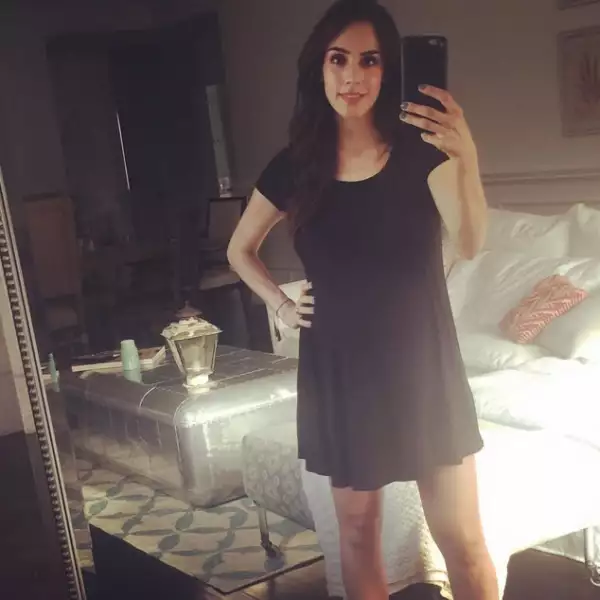 Como parte de su pregnancy look, Sandra ha optado por vestidos cortos.