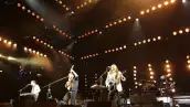 La banda estadounidense hizo retumbar el Palacio de los Deportes con guitarras y banjos al ritmo de "The Cave", “I Will Wait” y “The Wolf”.