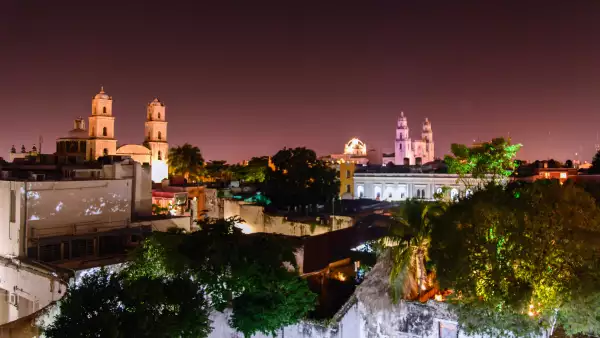 Mérida at night.