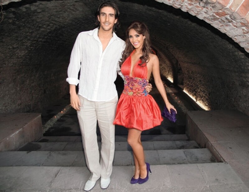 La cantante y actriz no ha sido muy noviera, aunque le han adjudicado a varios galanes. Te decimos quiénes han sido los que flecharon su corazón antes de su actual novio, Manuel Velasco.