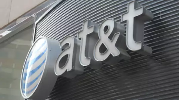 Las acciones de AT&T caían en operaciones después del cierre del mercado. (Foto: AFP)