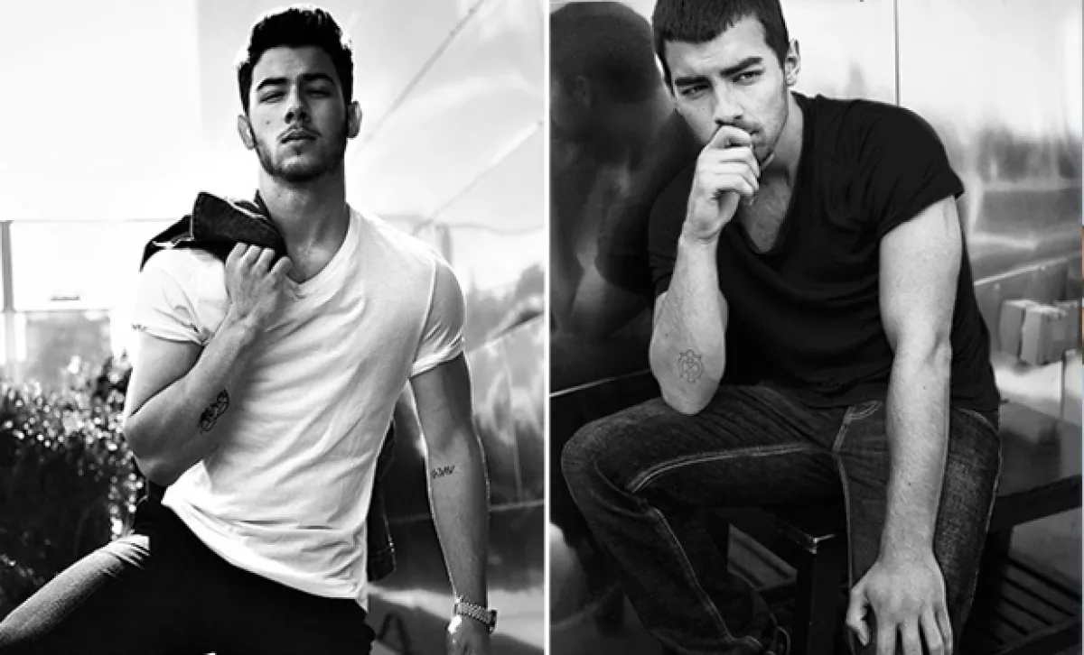 En las fotos los hermanos tienen un evidente aspecto de madurez.