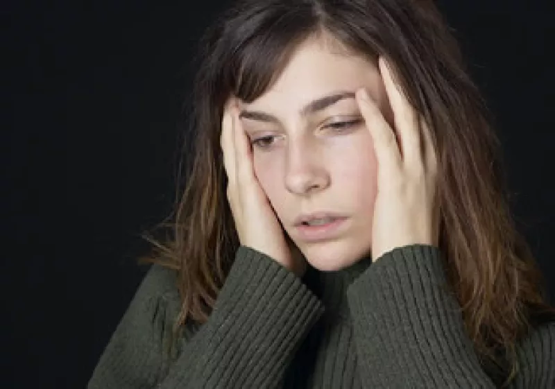 Si un empleado padece de influenza A H1N1 debe permanecer en su hogar y no asistir al trabajo por al menos siete días. (Foto: Jupiter Images)