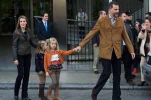 Letizia con su esposo Felipe y sus hijas Sofía y Leonor.