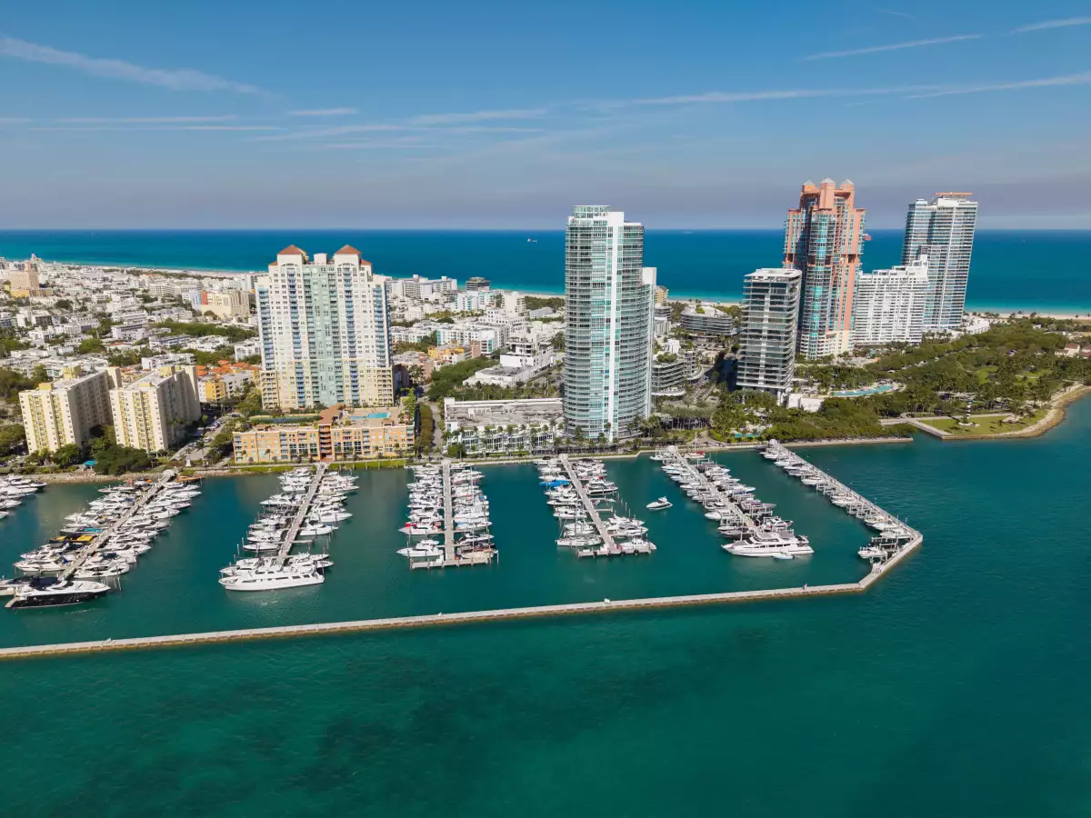 Latinos son quienes más compran departamentos en Miami para 'huir' de gobiernos de izquierda