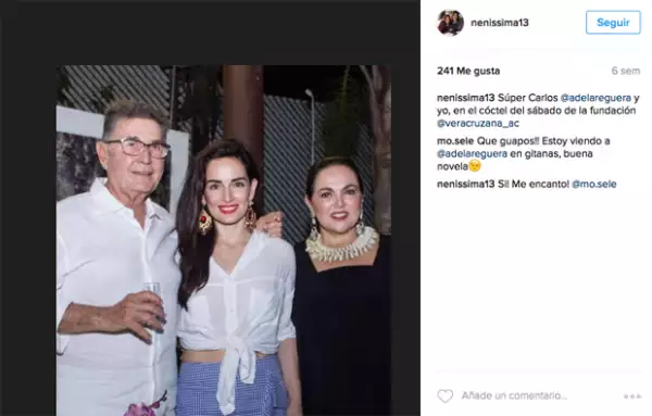 Ana de la Reguera con su mamá y la pareja de su mamá en Veracruz.