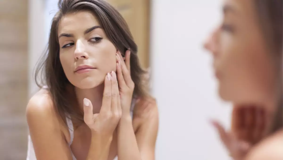 ¿Te están saliendo granitos y no sabes por qué?