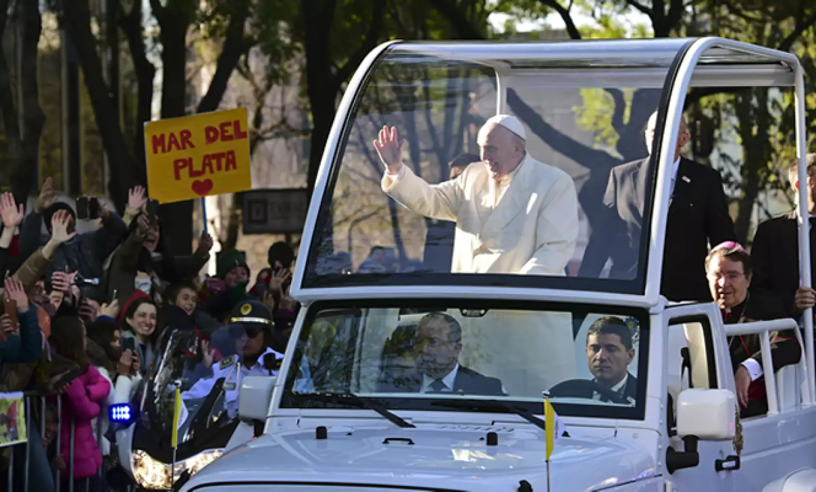 El papa recorrió la Ciudad de México para visitar Palacio Nacional.