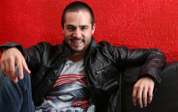 El guapo actor originario de Guadalajara, aseguró que nunca se ha encontrado con una mujer que no sepa amar.