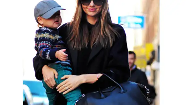 La modelo australiana anunció que por ahora no planea tener otro bebé, porque en este momento disfruta una etapa muy importante en su vida al lado de su marido y su primer hijo, Flynn.