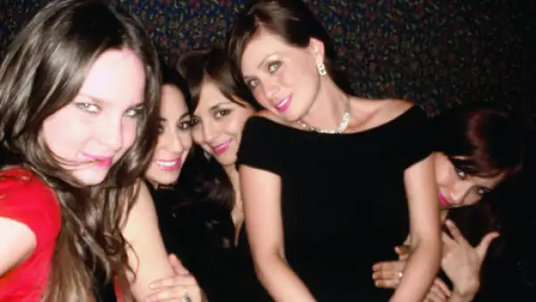 Belinda con sus amigas