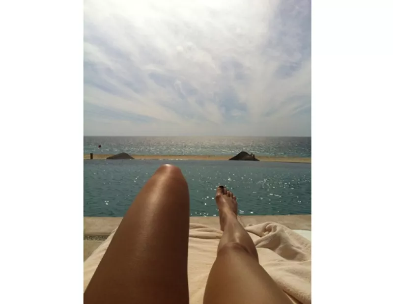 La actriz de la serie "Glee" vacacionó en Los Cabos, Baja California Sur,  y publicó en Twitter algunas pics en las que luce muy atractiva en traje de baño.