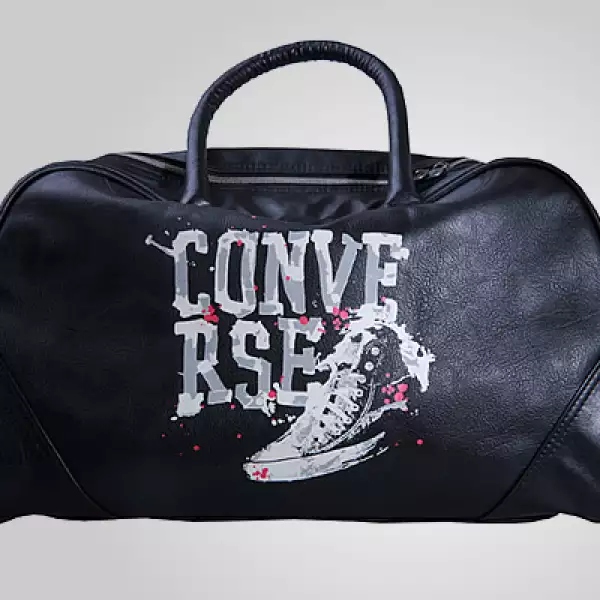 La firma presentó su colección de bolsas para que tu ‘outfit’ tenga el toque casual que estás buscando.