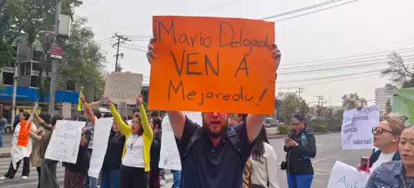 Protesta de trabajadores de Mejoredu