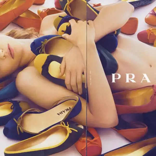 La rusa Sasha Pivovarova es la musa de Miuccia Prada y es la favorita de los italianos como Armani y Valentino. Además, es pintora y vende algunas de sus obras.