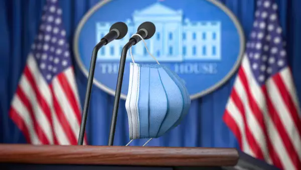 La vocera de la Casa Blanca da positivo por COVID-19