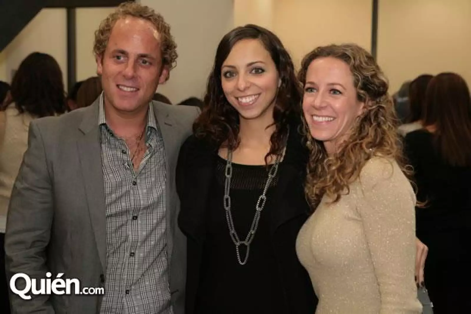 Edgar Smolensky,Nicole Domit,Roxana Huerta