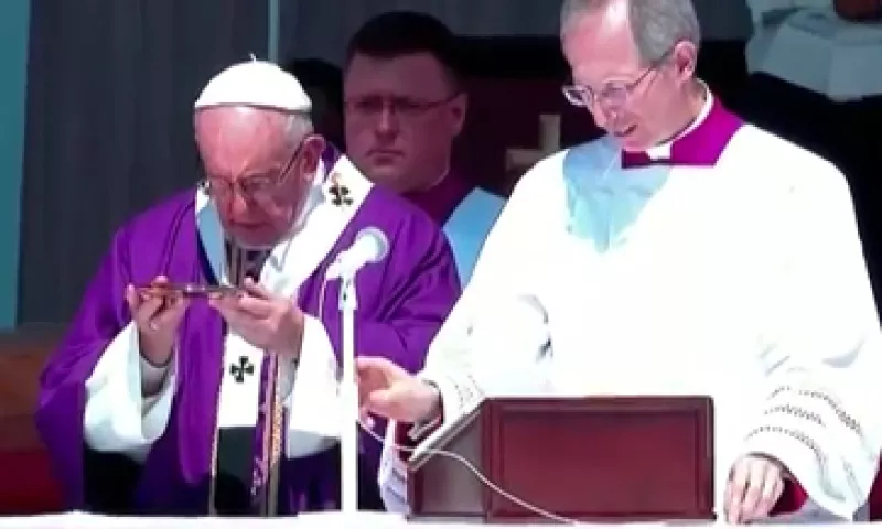 El pontífice dio una misa en un terreno abierto conocido como El Caracol en Ecatepec. (Foto: Youtube Con el papa en México )