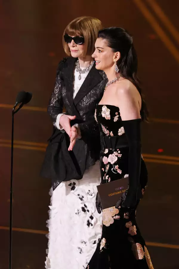 Anne Hathaway y Anna Wintour
