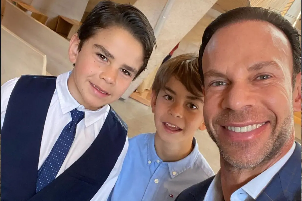 Luis Roberto Alves Zague junto a Paulo y Leonardo
