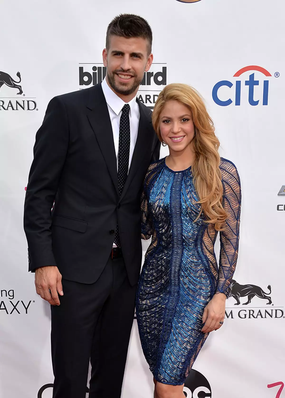 A la cantante le molesta que su pareja, el futbolista Gerard Piqué, no pueda viajar tanto como a ella le gustaría debido a su trabajo.