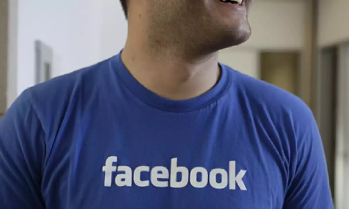 Facebook tiene más de 901 millones de usuarios y obtuvo ingresos por usuario de 1.21 dólares, en el primer trimestre del año. (Foto: AP)