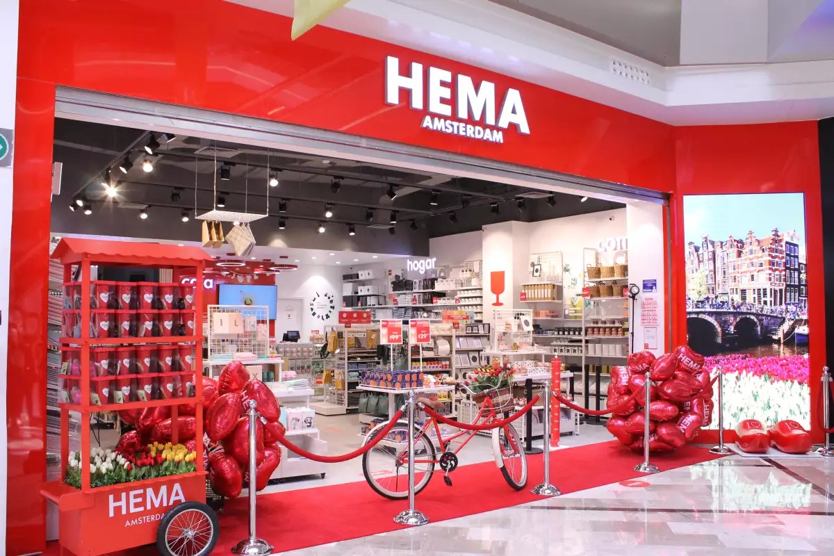 Hema inaugura su nueva tienda en el centro comercial Satélite, en el Estado de México. 