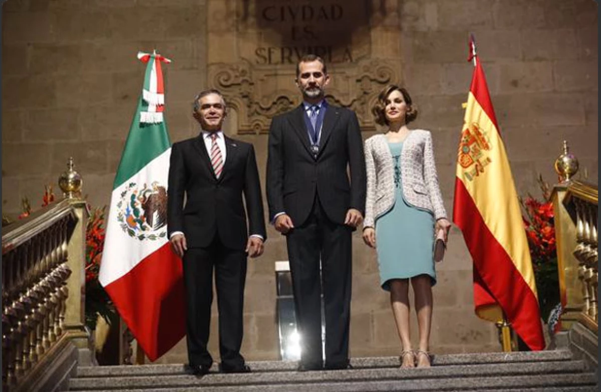 Mancera, jefe de Gobierno del DF, recibió al rey de España y a su esposa, Letizia, en el Antigüo Palacio del Ayuntamiento. Aquí el discurso de Felipe de España al ser nombrados huéspedes distinguidos.