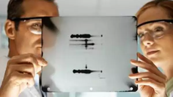 adn-laboratorio-cientifica-investigacion-cientifico