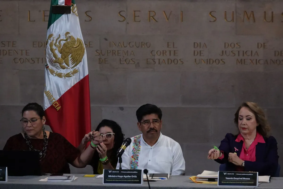 La ministra Lenia Batres; Hugo Aguilar Ortiz, ministro presidente, y la ministra Yasmin Esquivel en sesión de la Suprema Corte de Justicia de la Nación.