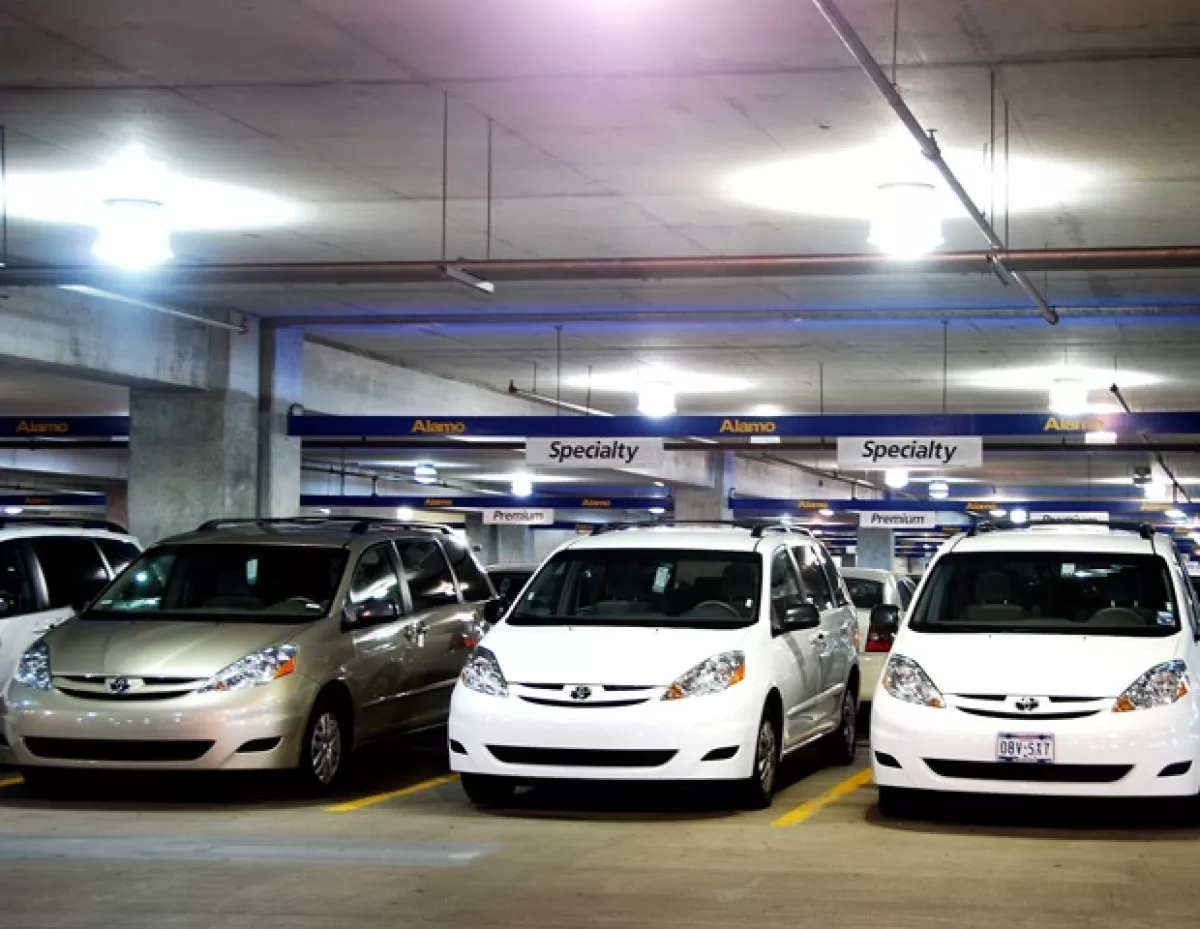 Un auto estará a tu disposición.