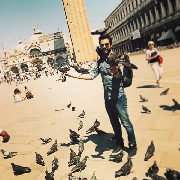 Parece que estas palomas no pudieron resistirse al encanto del mexicano.