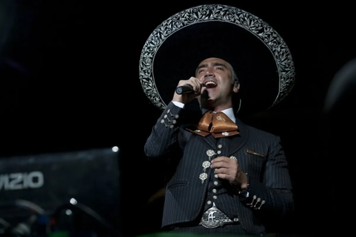 Karla acude a casi todos los conciertos de Alejandro Fernández.