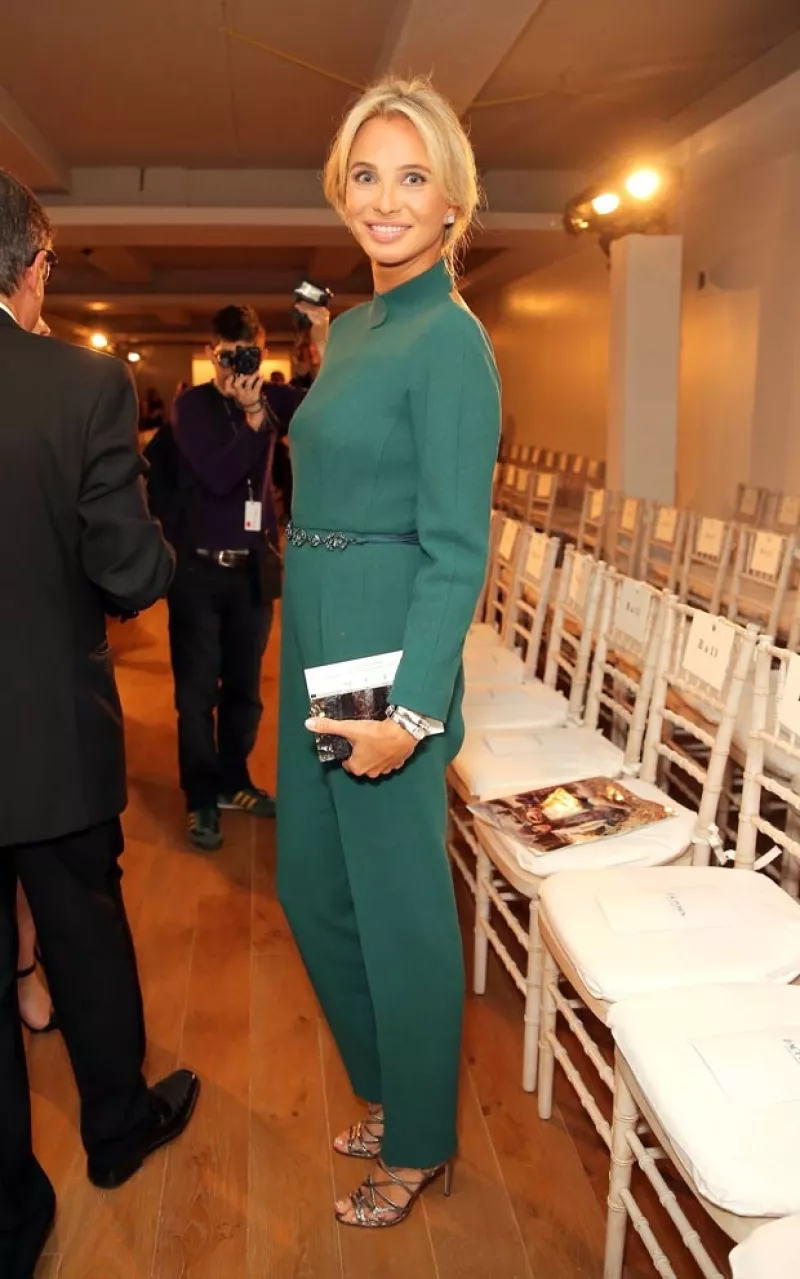 Su nombre real es Corinna Larsen y se dice que es la responsable de que los rumores de que el divorcio entre Doña Sofía y el ex monarca sea inminente.