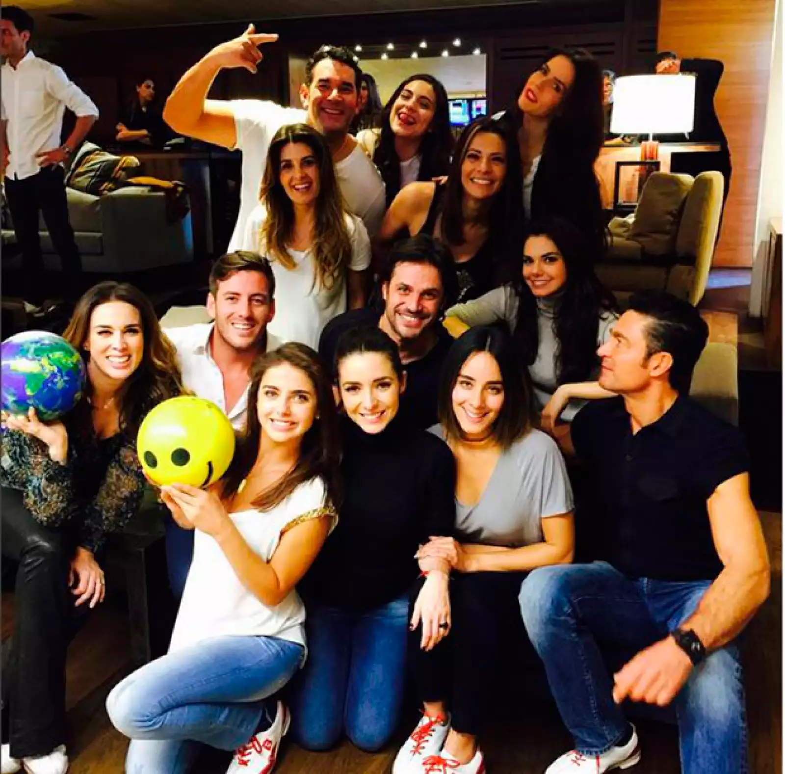 Los famosos pasaron grandes momentos en atracciones como el boliche.