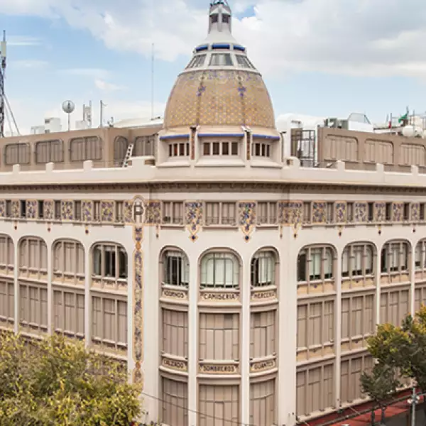 El edificio de la calle 20 de noviembre, en el centro histórico de la Ciudad de México fue el primer almacén de la cadena. La construcción  de 1888, propiedad de José Leautaud y José y Enrique Tron en aquel entonces, causó un gran impacto.