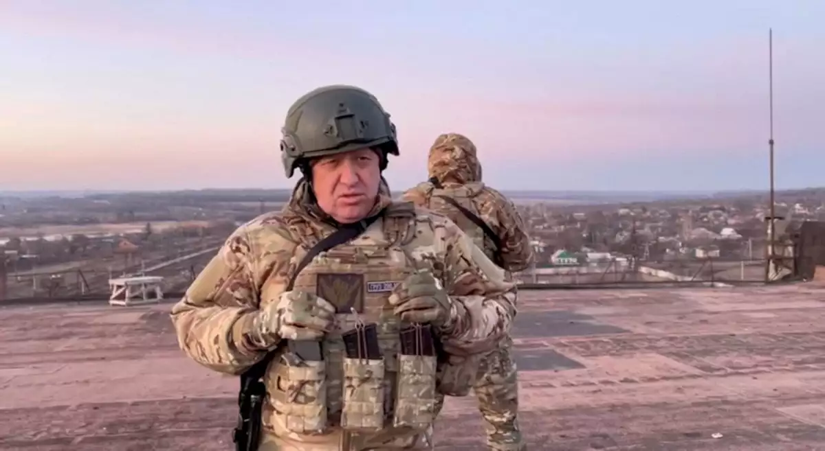 FOTO DE ARCHIVO: Yevgeny Prigozhin, fundador de la fuerza mercenaria Wagner de Rusia, habla en Paraskoviivka, Ucrania, en esta imagen fija de un video sin fecha publicado el 3 de marzo de 2023.