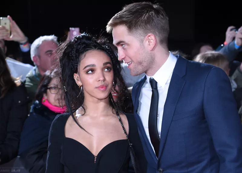 Robert Pattinson y FKA twigs.