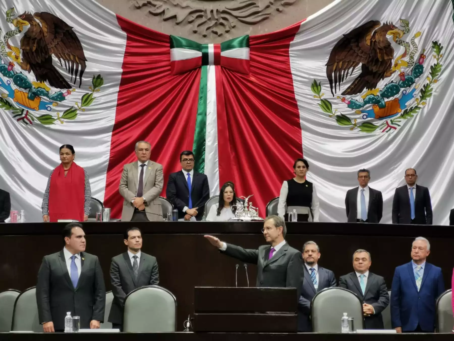 Esteban Moctezuma fue cuestionado por diputados por los recortes presupuestales y la reforma educativa.