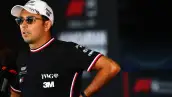 El piloto mexicano Sergio Checo Pérez vestido con su playera de su equipo Cadillac.