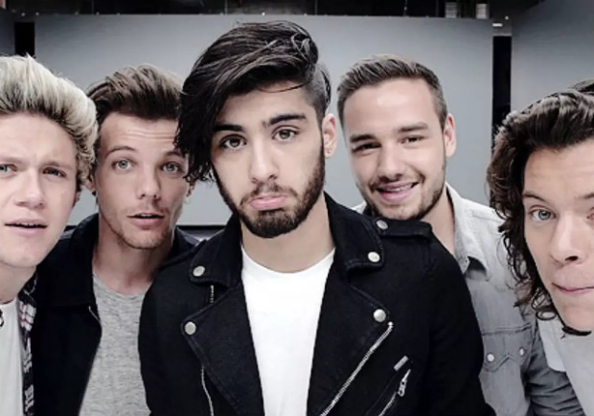 Zayn Malik en el centro, junto a sus ahora ex compañeros de grupo.