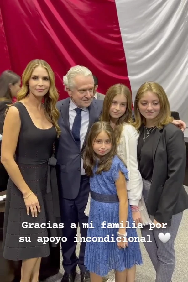 Constanza Creel en la juramentación de Santiago Creel como presidente del Congreso de la Unión