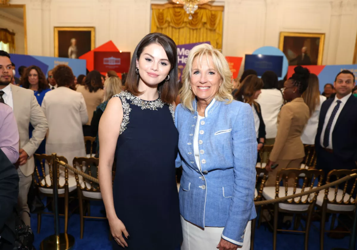 Selena Gomez y la Doctora Jill Biden 
