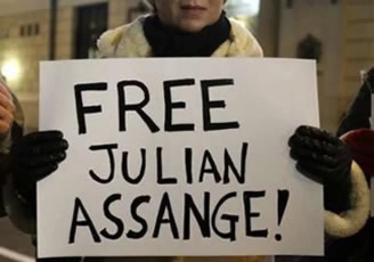 El abogado de Assange negó que su cliente ordenara ataques cibernéticos a sitios de Internet como los Visa o MasterCard. (Foto: Reuters)