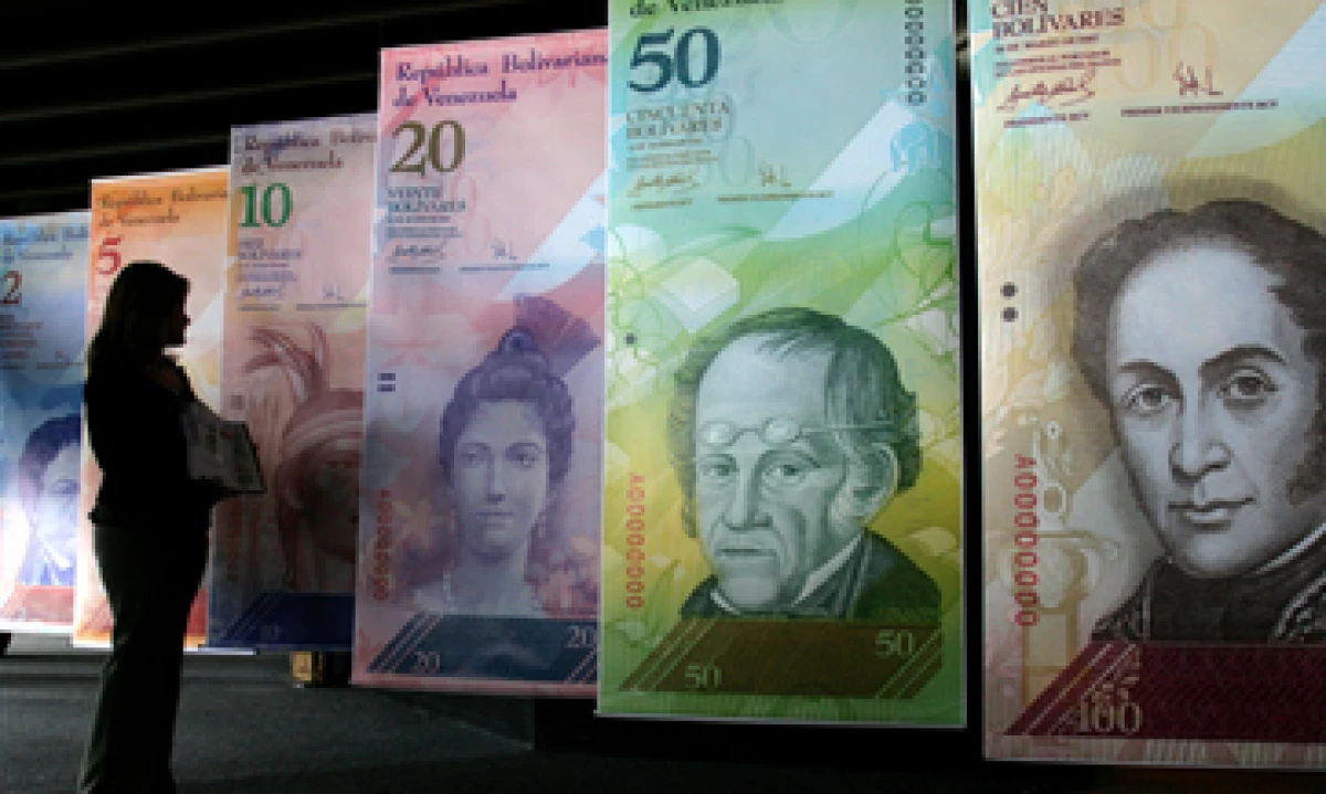 Tras la devaluación del bolívar, las empresas deberán elevar sus precios, anticipan analistas. (Foto: AP)