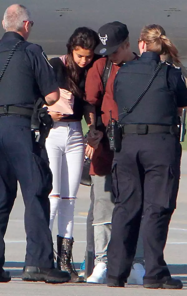 La pareja fue captada en el Aeropuerto de Ontario.