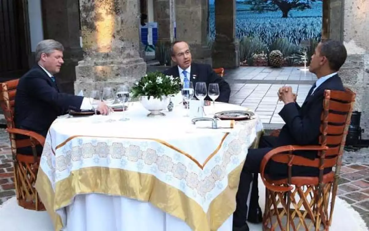 Los presidentes de México y Estados Unidos y el primer ministro de Canadá tuvieron una cena privada en el Instituto Cultural Cabañas, luego disfrutaron de un evento con mariachi y bailes folclóricos.