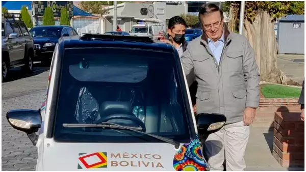 ebrard-auto.jpg
