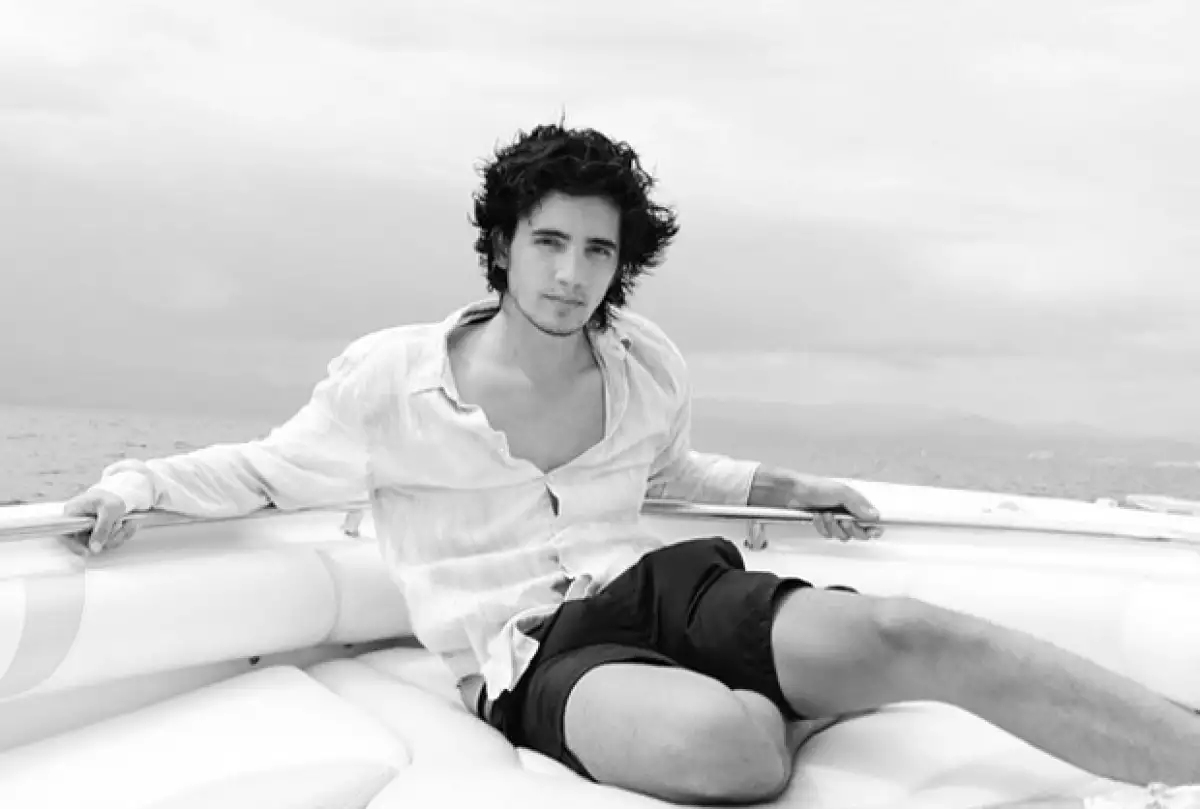 El primogénito del cantante cada vez más guapo.